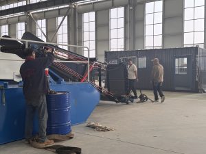 Клиент из Узбекистана заключил с нами соглашение о покупке земснаряда и посетил наш новый цех